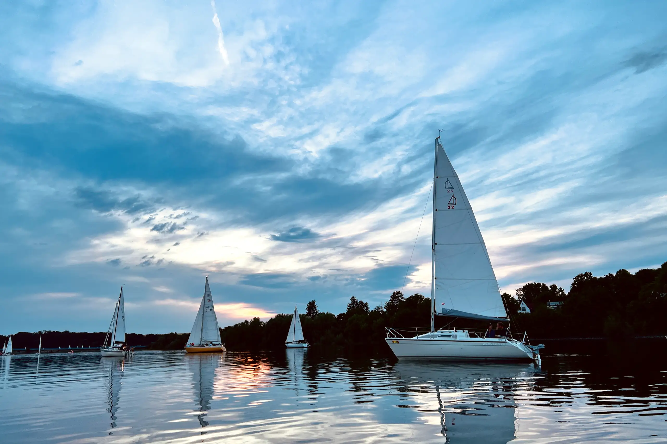 YCWA-Moehnesee-Clubgelaende-Segeln-Boote-Abendstimmung-2