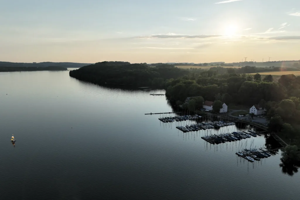 YCWA-Moehnesee-Clubgelaende-Sundowner