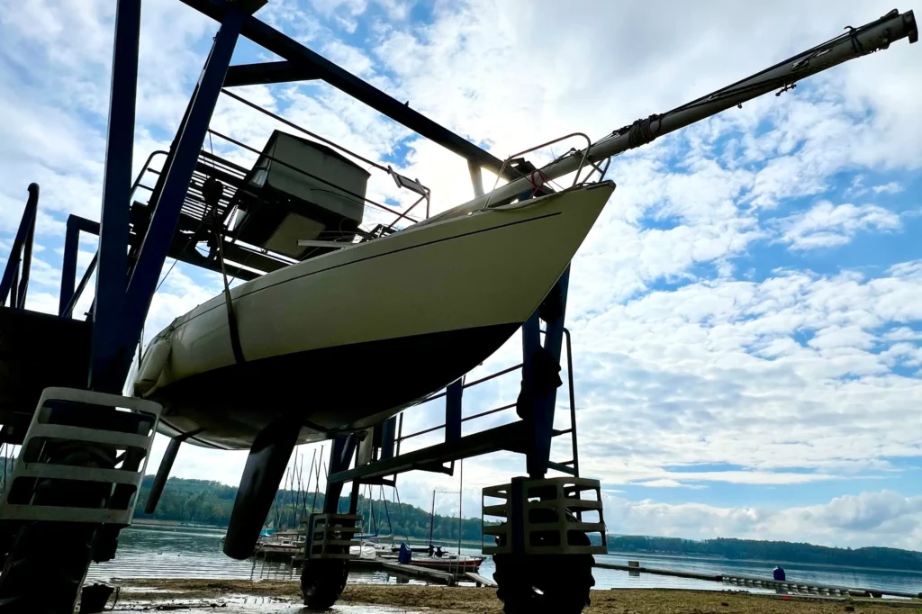 Slipbahn YCWA Möhnesee Krananalage Auskranen der Boote